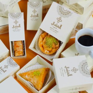 تشكيلة مميزة من بوكسات الضيافة الفاخرة من العسال (صويبعات فستق+بوكس فاخر)